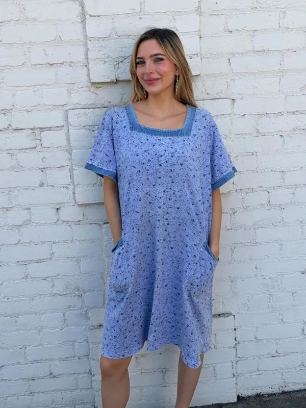 Vtg Blue floral print dress with pockets and denim trim sz XL- in fair condition #boho #cottagecore #summer #beach - Image 2