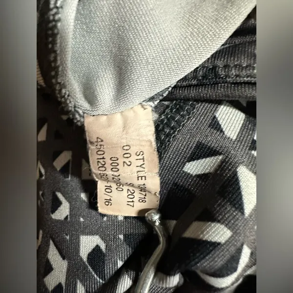 Under Armour Gray & White Geometric Print Athletic‎ Shorts Size M - Image 8