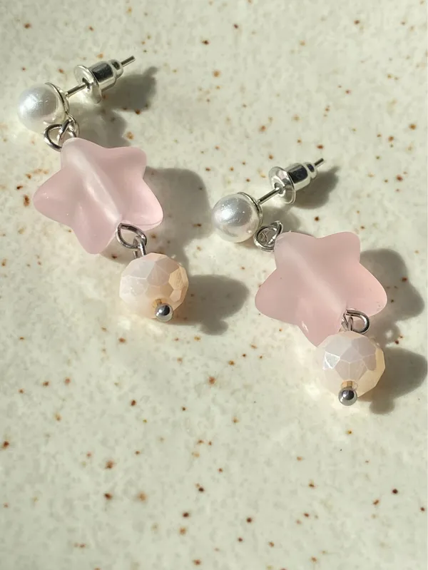 Handmade light pink star & glass beads cute fairy cottage style dangle earrings💐💓 - Image 6