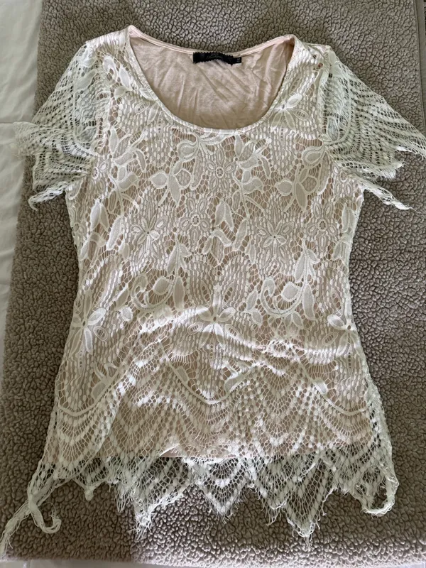 Cream lace top BKE size med - Image 7