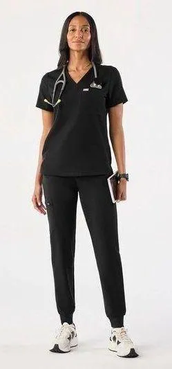 Figs Catarina One-Pocket Scrub Top in black - Image 2