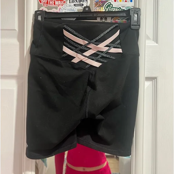 Fabletics powerhold gym shorts - Image 2