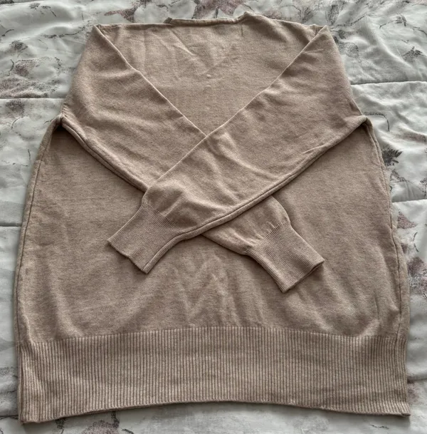 NWT Beige Pearl Beading V-neck Ribbed Detailing Cottagecore Sweater, size M - Image 13