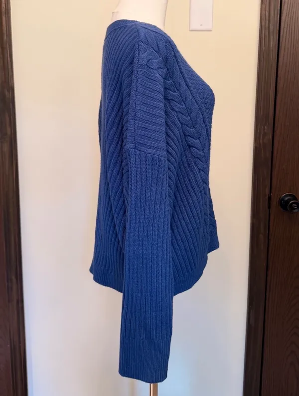 Tommy Hilfiger blue cable knit crewneck long sleeve sweater - Image 5