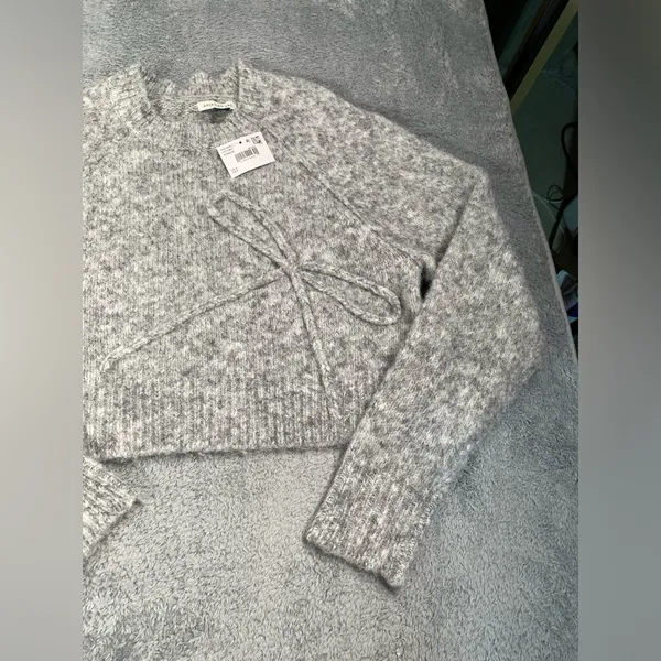NWT American eagle Gray cropped Sweater bow small - Image 3