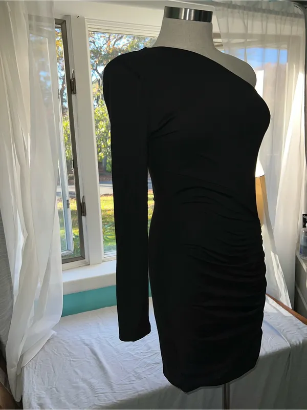 One-Shoulder Black Ruched Bodycon Dress - Image 4