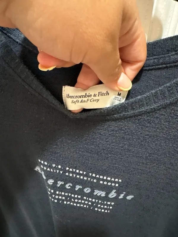 Abercrombie & Fitch Soft A&F Cozy Graphic Long Sleeve Top, Size M - Image 4