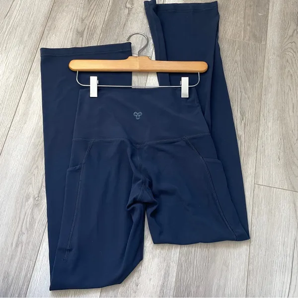 TNA Workout Leggings high rise flare pockets womens Navy Blue (small) activewear - Image 4