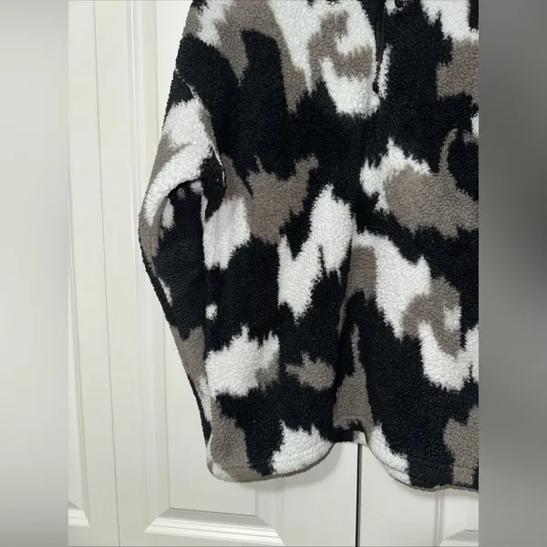 Eddie Bauer Lightweight Animal Print Longsleeve Fleece XL - Image 3