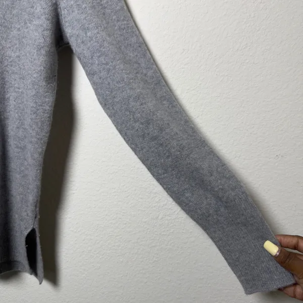 Halogen Women 100% Cashmere V-Neck Sweater M Gray Academia Preppy Luxury - Image 3