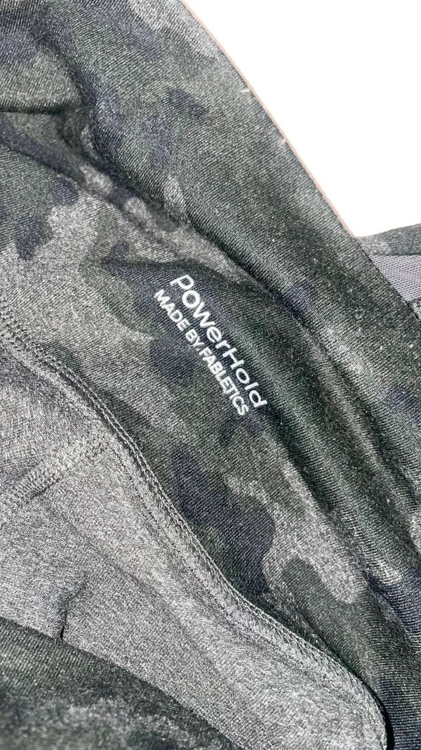 & Other Stories Green camo high-waisted leggings #camouflage #activewear #leggings with pockets - Image 2