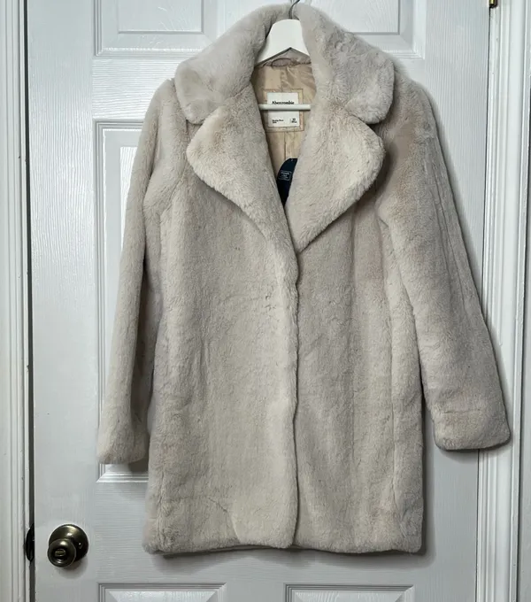Abercrombie & Fitch Faux Fur Coat Womens XS Cream Plush Quiet Luxury Winter Chic - Image 2