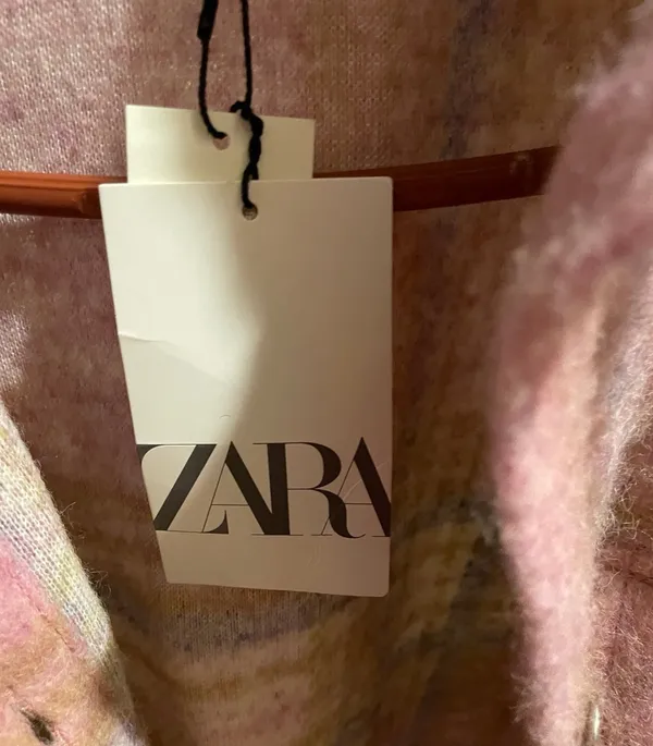 ZARA pink plaid wool-blend shacket with soft brushed texture. Lightweight outer layer styled with front flap pockets and a relaxed collar. Versatile layering piece that adds a feminine pop of pink to outfits. - Image 8