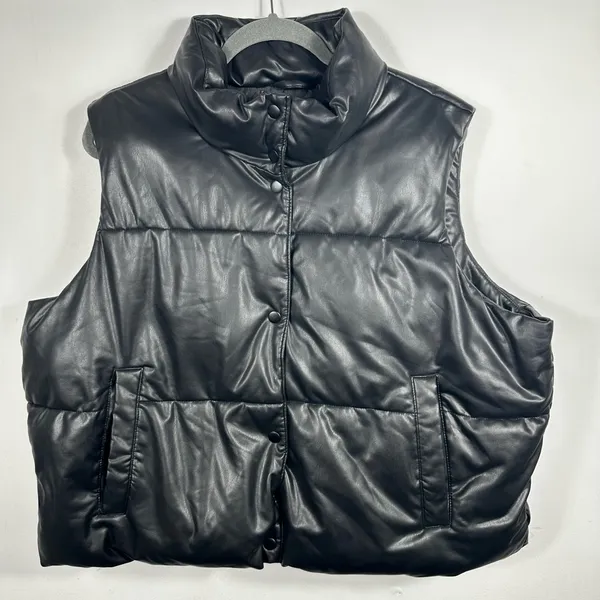 Old Navy Faux Leather Puffer Vest Women’s XL Black Sleeveless Quilted‎ Jacket - Image 2