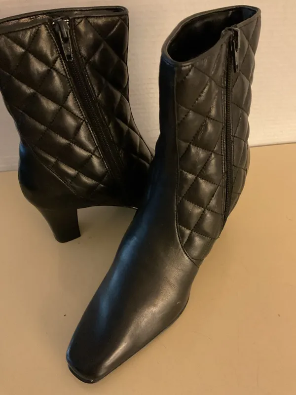 David Tate women Black Quilted leather Heeled Ankle Boots size 6.5 - Image 10