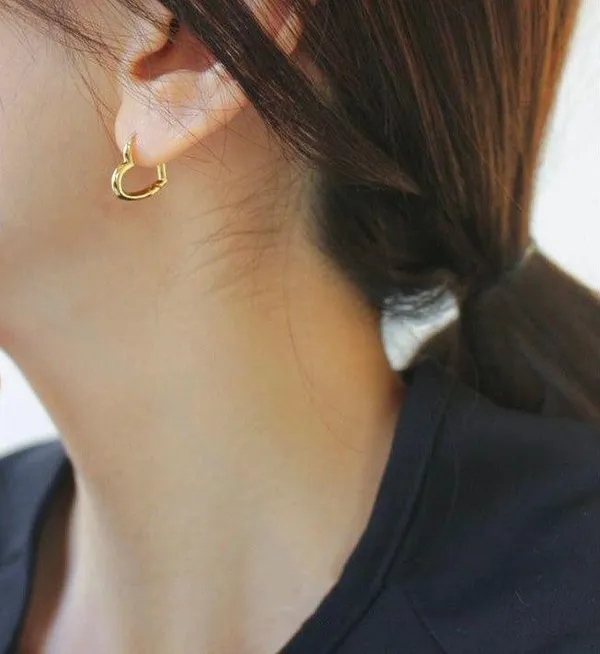 Love heart stud earrings for women - Image 3