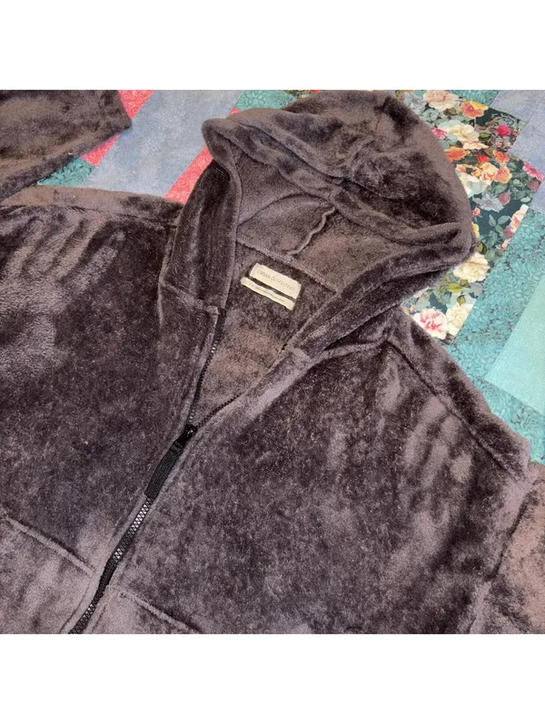 Urban Outfitters Woman’s Small Zip-Up Fuzzy Hoodie 100% Polyester Cozy Casual - Image 2