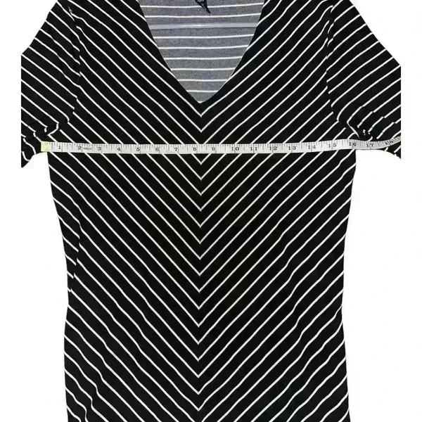 Lauren‎ Ralph Lauren Black/White Chevron V-Neck Top, Medium - Image 4