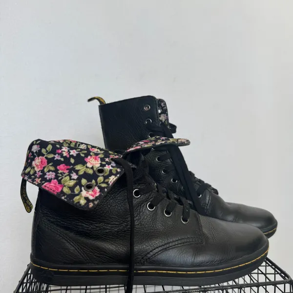 Dr. Martens Stratford Black Leather Floral Fold Down Boots Women’s 8 EU 39 - Image 5