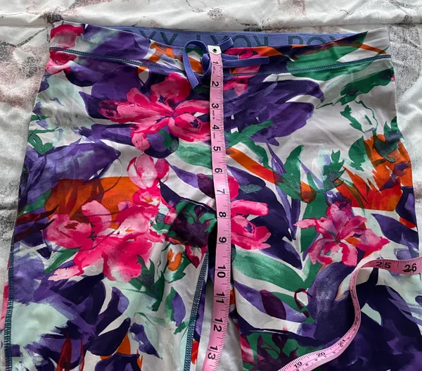 Floral Multicolored Adjustable Waist Back Pocket Capri Leggings, size L - Image 5
