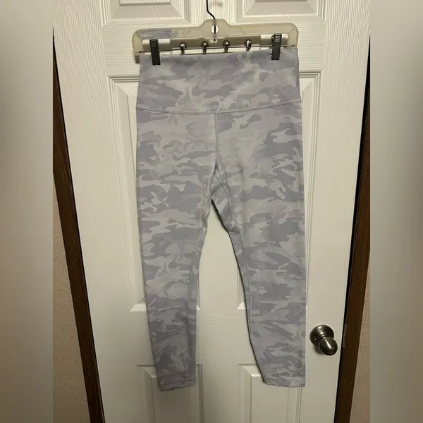 Lululemon Athletica Gray Patterned Leggings - Image 3