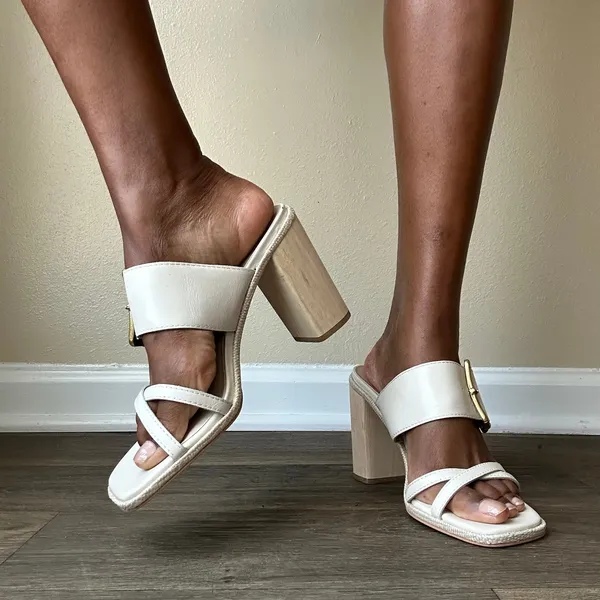 Dolce Vita Onnie Heel in Sand Size 9 - Image 2