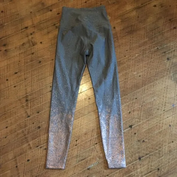 Beyond Yoga XS Alloy rose gold dipped workout/athletic leggings - Image 4
