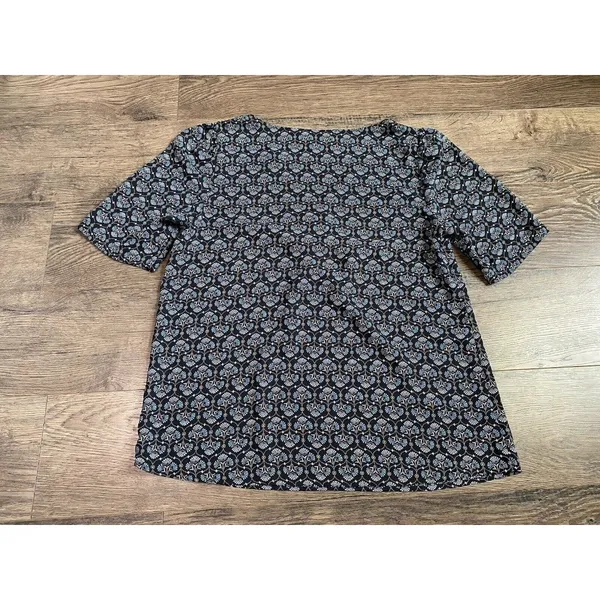 EUC Womens LOFT Blouse Short Sleeve V-neck Lightweight Size‎ XS - Image 2
