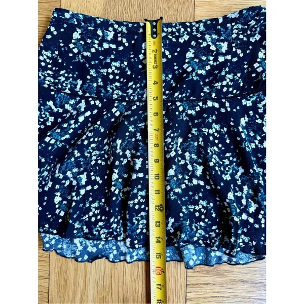 Aritzia Sunday Best Zelda Mini Skirt, Size 2, Black w/ White and Blue Flowers - Image 9