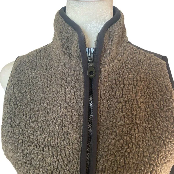 gray and black sherpa sleeveless zip up vest women's size small - Image 5