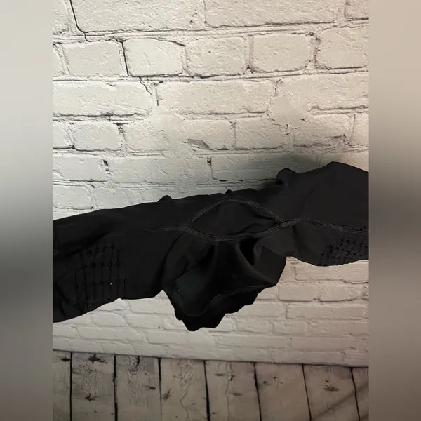 GYMSHARK‎ GLOW Seamless Black Shorts Cutout Perforated XS Stretch Workout NWOT - Image 8