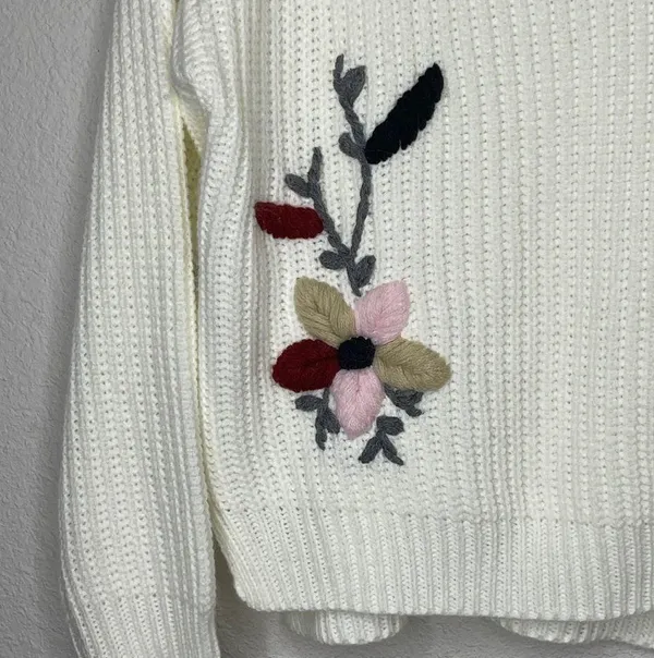 Vintage Floral Sweater Size M - Image 3