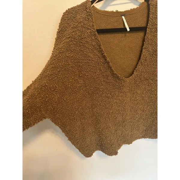 Free People Fuzzy Popcorn V-Neck Sweater Size Large Cropped Slouchy Boho Casual - Image 6