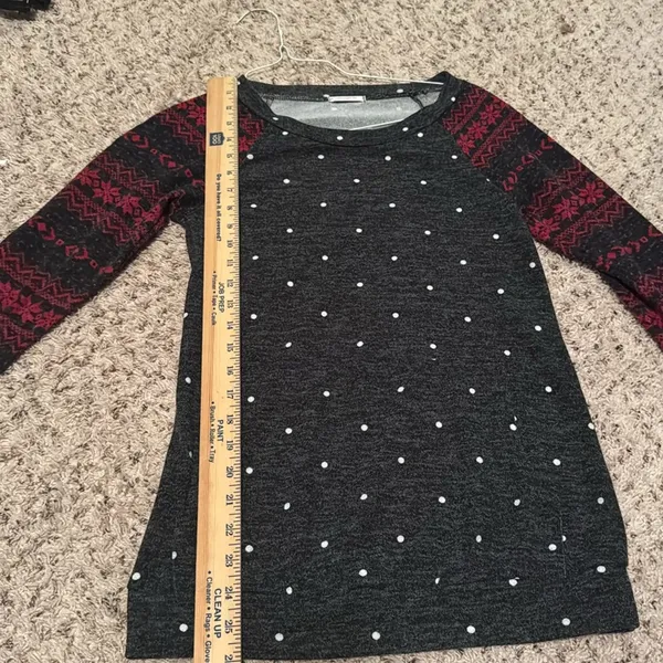Snowflake Sweater‎ in charcoal & Red, small - Image 10