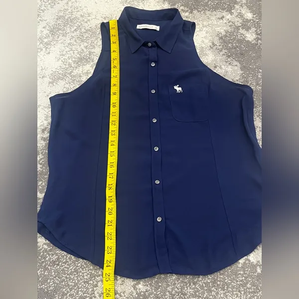 Abercrombie & Fitch navy blue sleeveless button-down top Size S Sheer - Image 4
