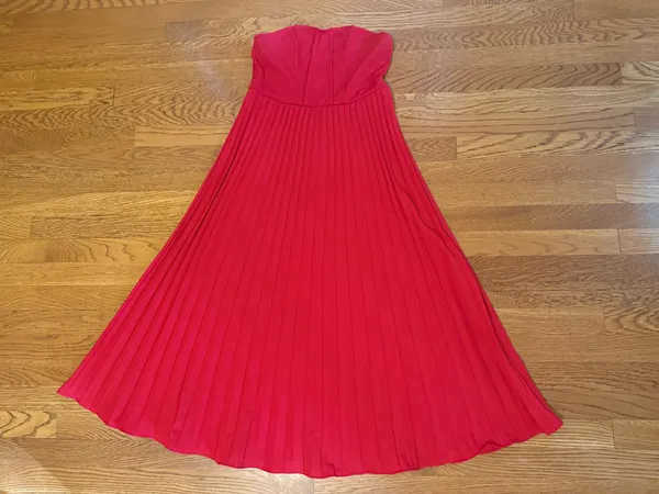 NWOT Red Pleated Tube Midi Dress size M - Image 8