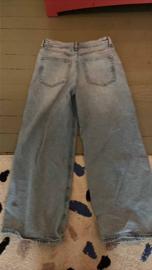 H&M light blue jeans  - Image 2