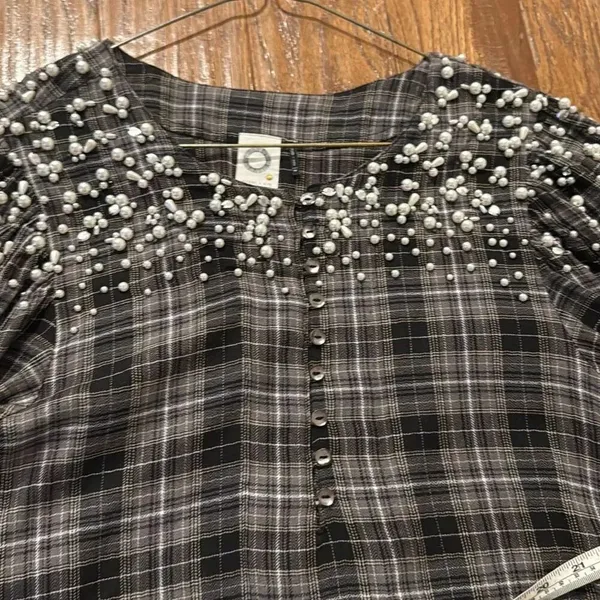 Anthropologie Akemi + Kin plaid flannel embellished pearl top M - Image 11