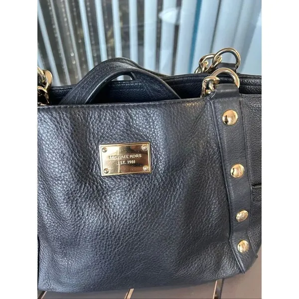Michael Kors Delancy Shoulder Tote Bag Black Gold Pebbled Leather - Image 14