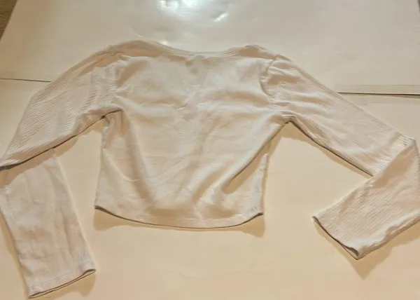 Bozzolo White Cropped Tight Fitting Long Sleeve V Neck Y2K - Image 4