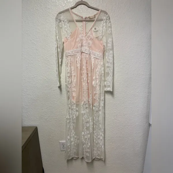 Altar'd State Ivory/Nude Lace Dress Size Medium - Image 3