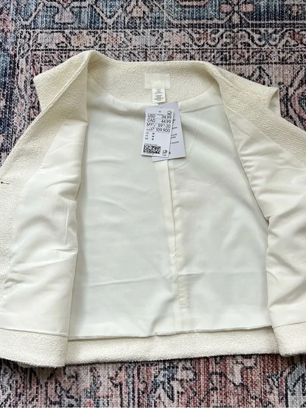 H&M NWT Cream Bouclé Button Front Vest Size Medium Pockets Gold Buttons - Image 9