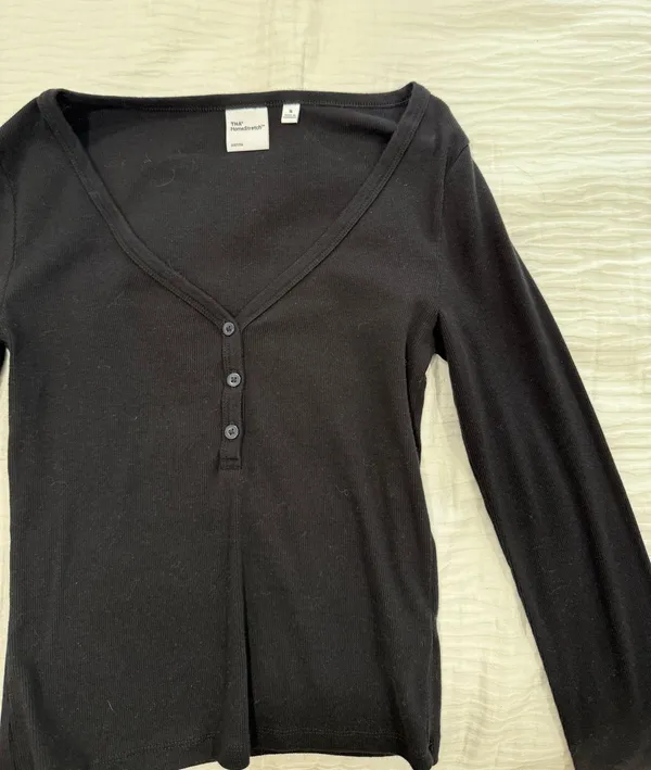 Aritzia Long Sleeve - Image 3