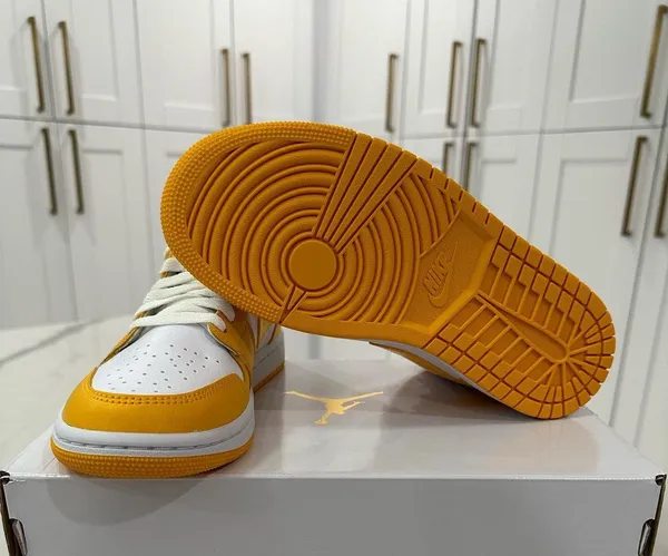 Jordan 1 Mid University Gold - Image 5
