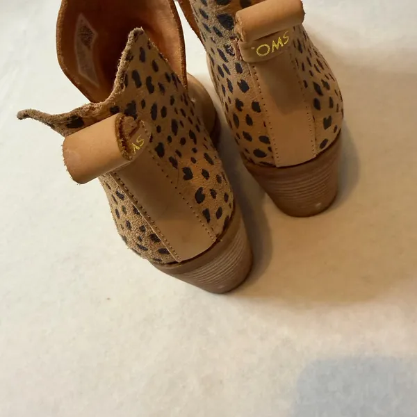 TOMS Tan Leather & Cheetah Print Ankle Boots Block Heel Size 7 - Image 3