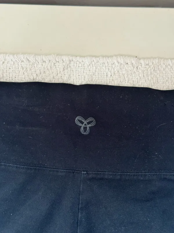 Aritzia TNA Leggings - Image 4