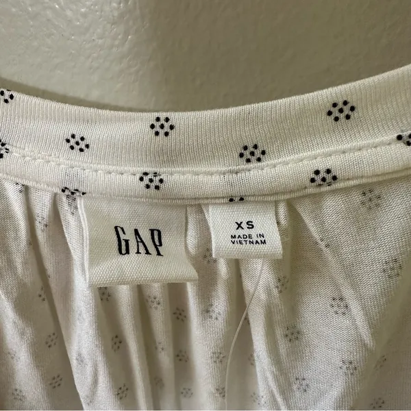NWT - GAP white U neck blouse - Image 4