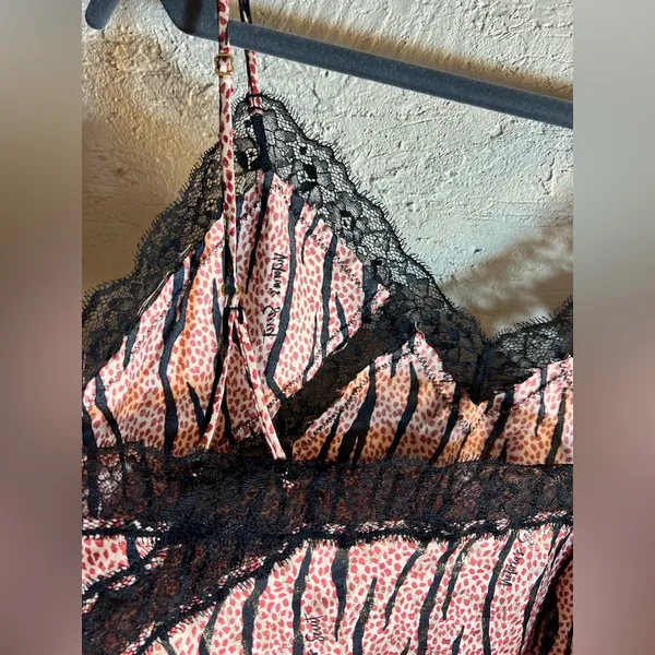 Victoria's Secret Strappy Camisole Lace Trim Tank, lovely print w black lace XL - Image 6