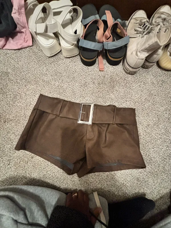 Brown leather shorts with belt - Image 2