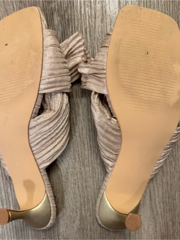 Amazon Tan Gold 3” shimmer sandal kitten heels 8.5 - Image 5